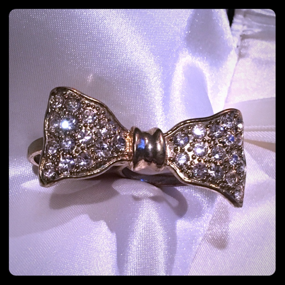 Sparkly two finger bow ring 🎀